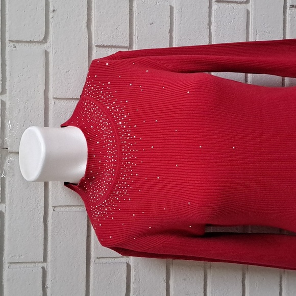 Oliver. O Red Silver Stud Detail Mock Neck Fitted Sweater. Size Large NWT - Picture 2 of 9